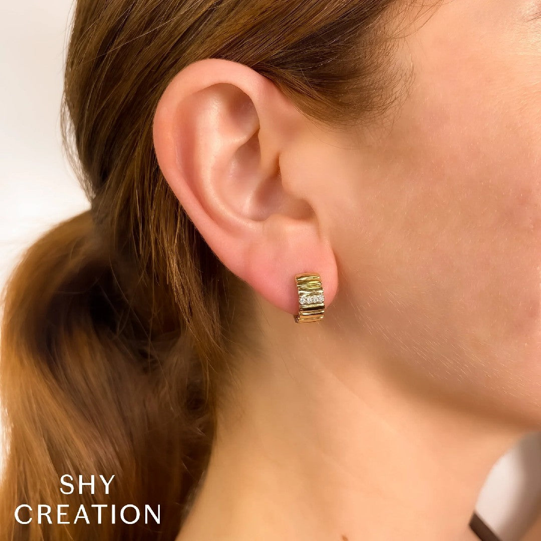 Shy Creation Fluted Diamond Huggie Hoops