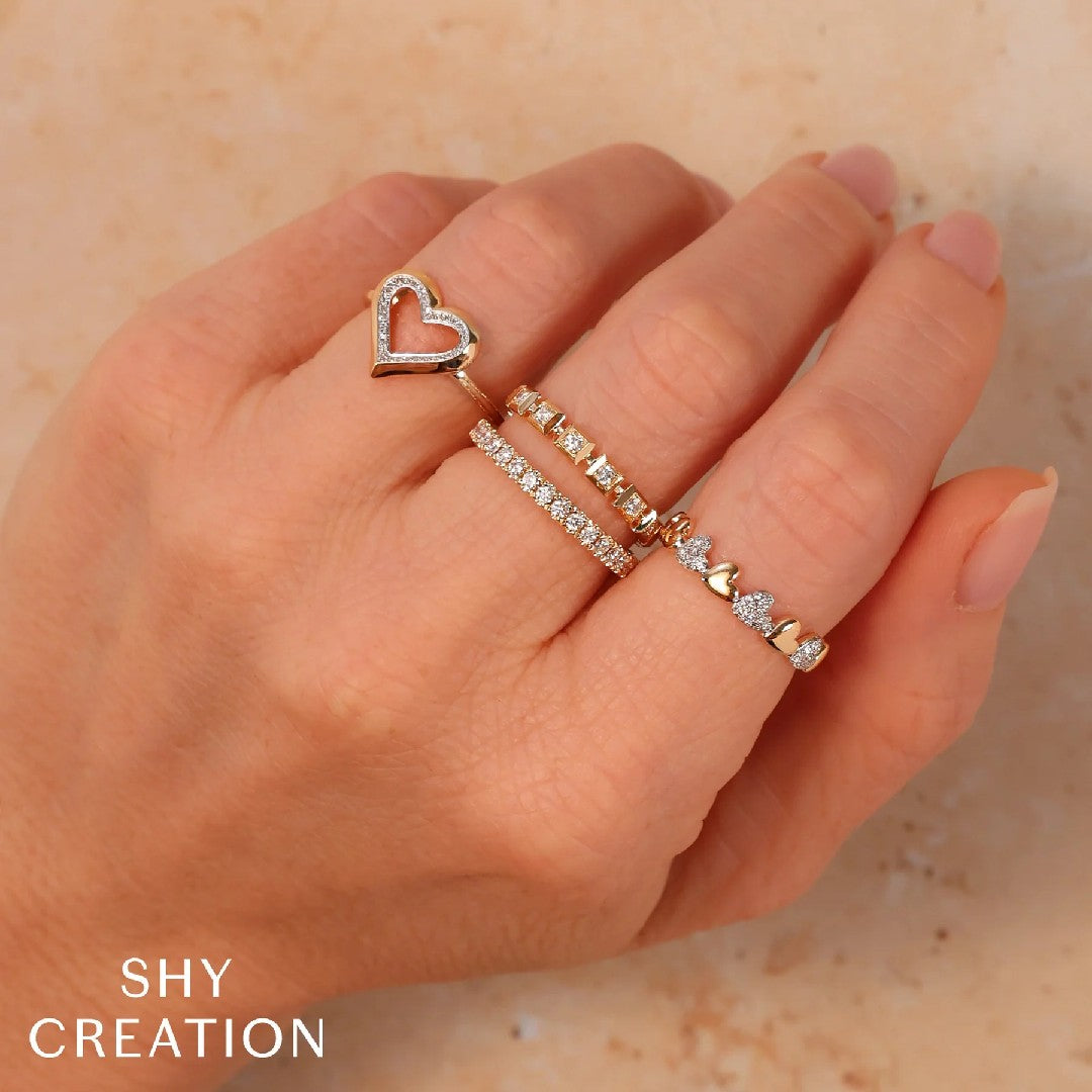 Shy Creation Alternating Diamond Heart Ring