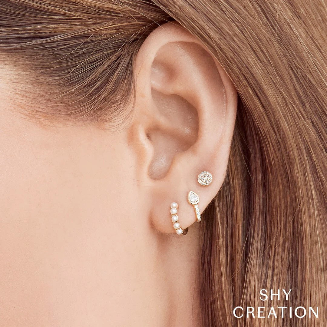 Shy Creation Small Cultured Pearl Huggie Earring