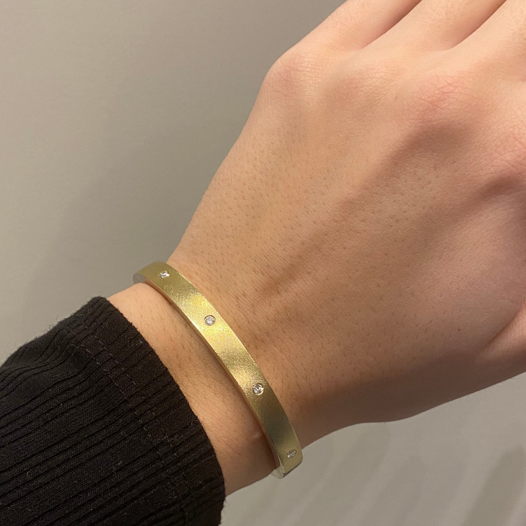 Gold best sale band bracelet